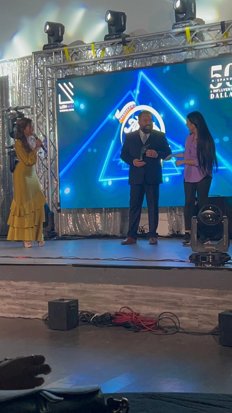 Carlos Leras on stage at the Latin Mara Internacional ceremony in Dallas